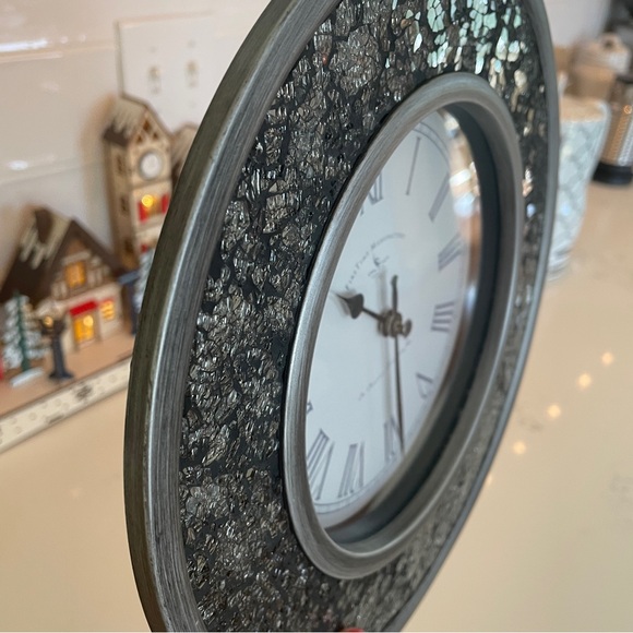 Gorgeous mirrored wall clock. Runs and looks as brand new. - Picture 4 of 5